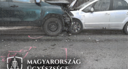 frontálisan ütköző járművek-gigapixel-standard-scale-2_00x